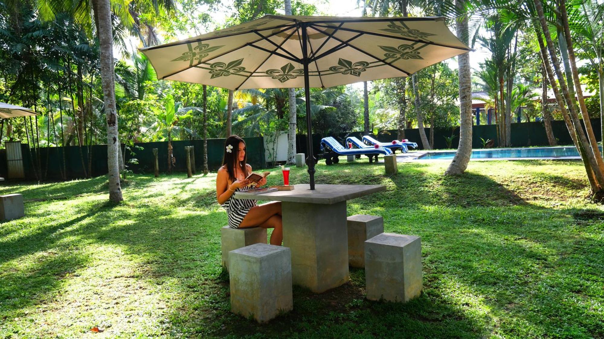 Chandra Villa Ayurveda Resort Bentota Exterior photo