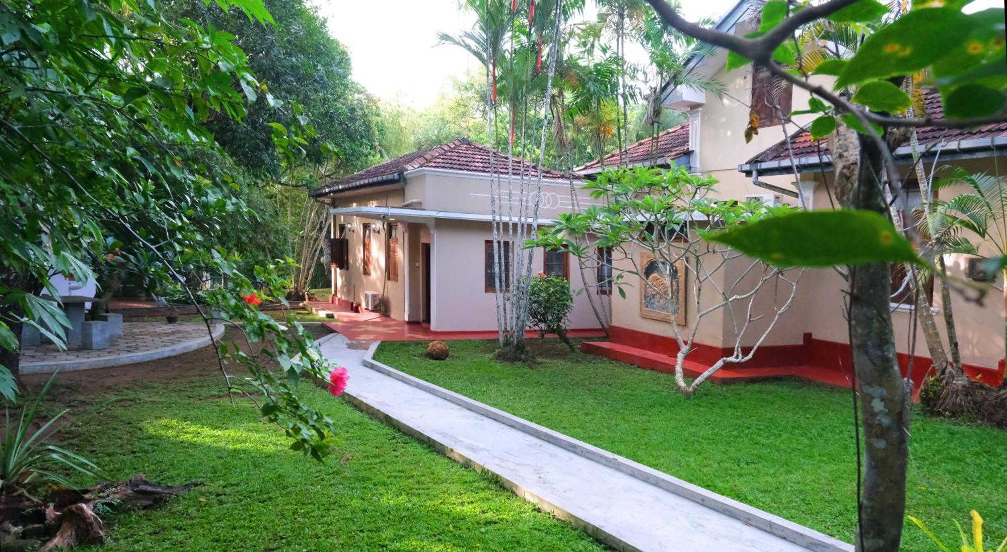 Chandra Villa Ayurveda Resort Bentota Exterior photo